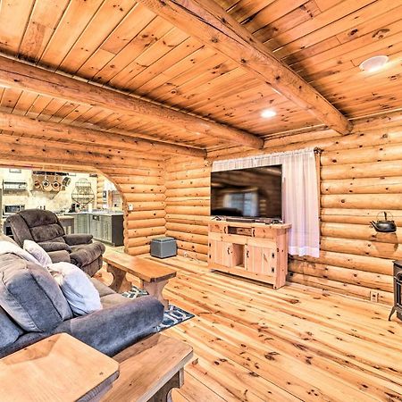 Spacious Cabin With Decks Near Saratoga Springs Middle Grove Extérieur photo