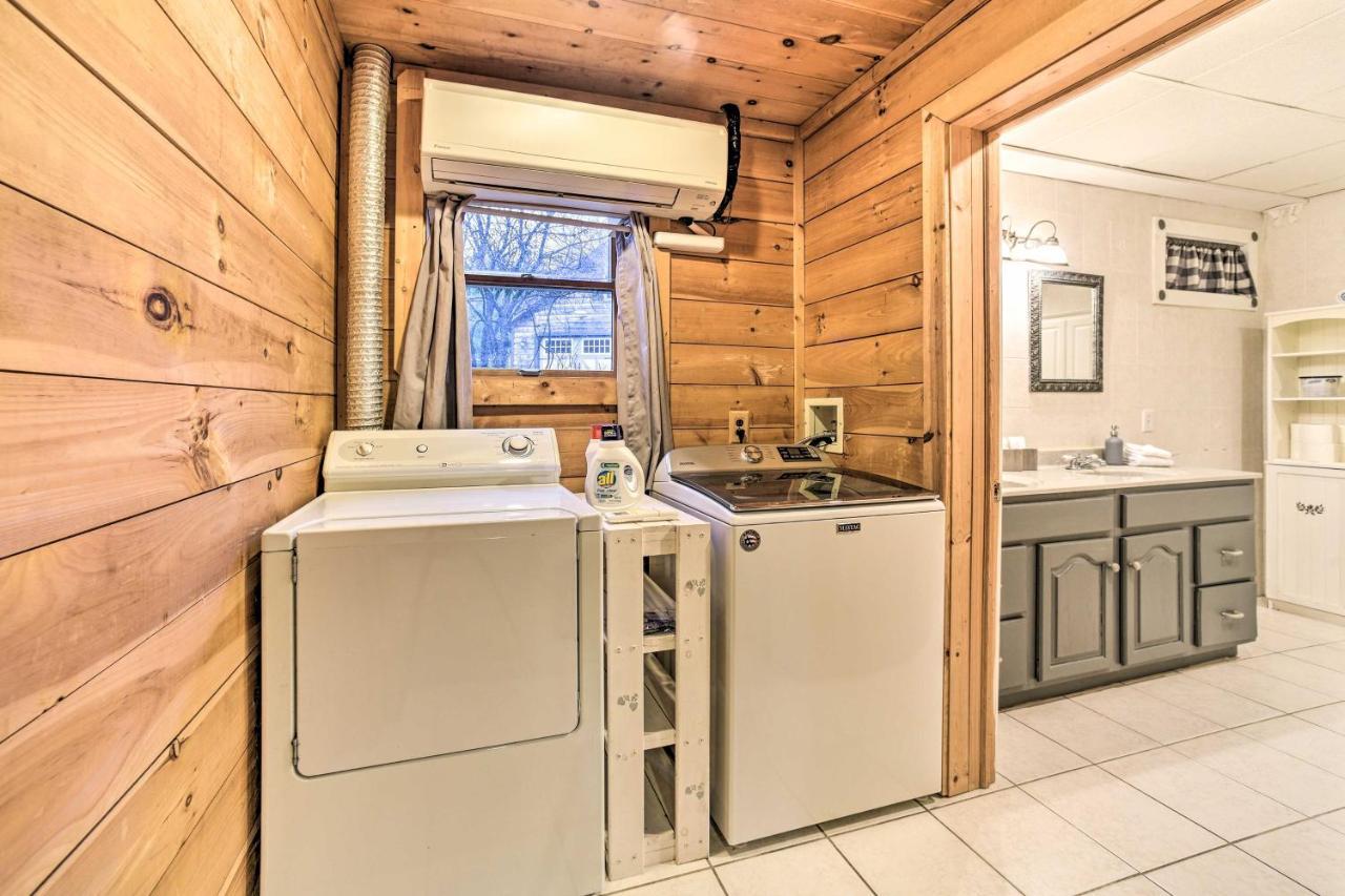 Spacious Cabin With Decks Near Saratoga Springs Middle Grove Extérieur photo