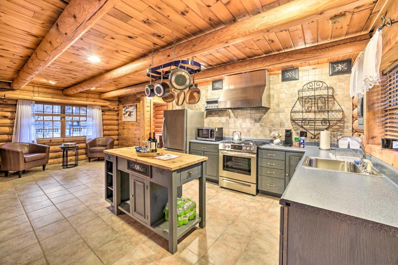 Spacious Cabin With Decks Near Saratoga Springs Middle Grove Extérieur photo
