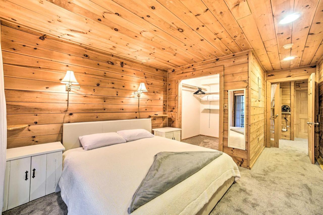 Spacious Cabin With Decks Near Saratoga Springs Middle Grove Extérieur photo