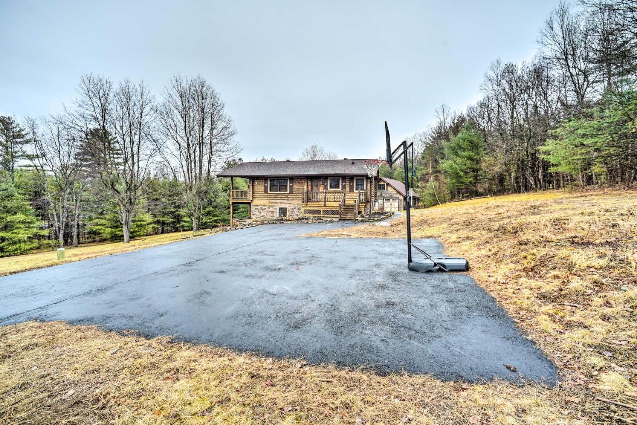 Spacious Cabin With Decks Near Saratoga Springs Middle Grove Extérieur photo