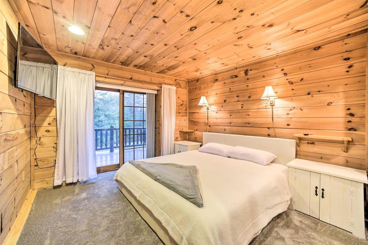 Spacious Cabin With Decks Near Saratoga Springs Middle Grove Extérieur photo