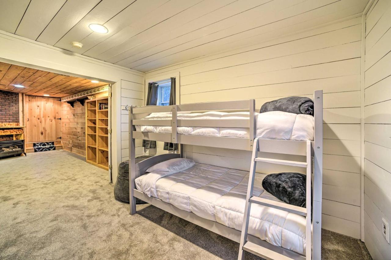 Spacious Cabin With Decks Near Saratoga Springs Middle Grove Extérieur photo