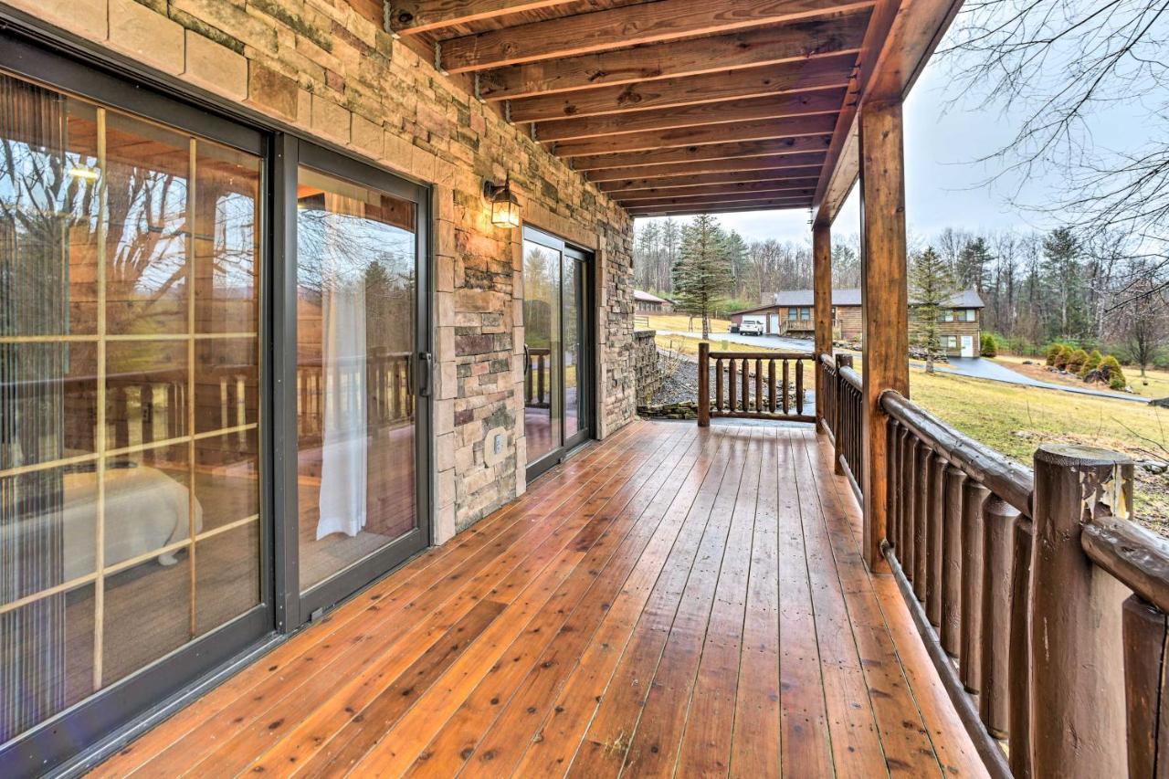 Spacious Cabin With Decks Near Saratoga Springs Middle Grove Extérieur photo